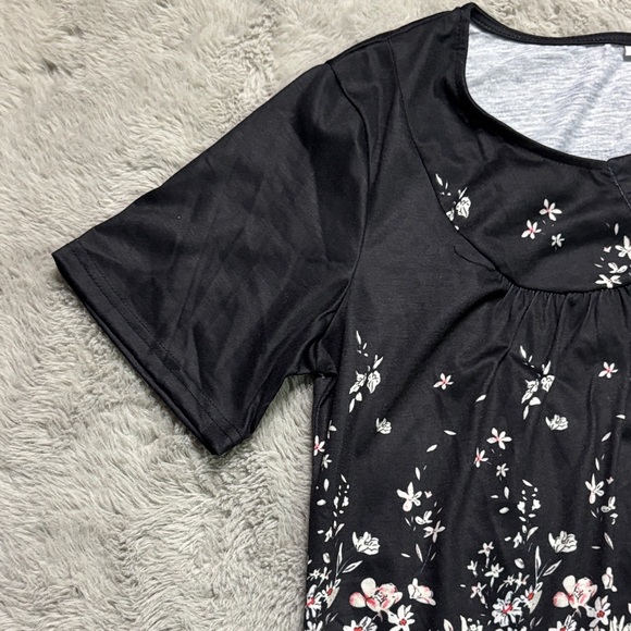 Elegant Black Floral Women's Blouse - Picture 4 of 8